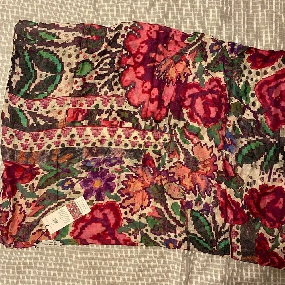 Front Row Society Oblong Digital Floral Pink/Rose Scarf 28” x 80” (FW)